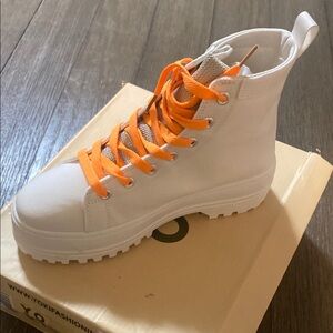 YOKI DEMI-05 boots. NIB. Woman’s size 8